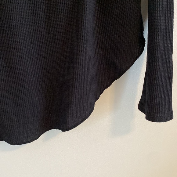 Aritzia The Group by Babaton Waffle Knit Cowl Neck Thermal Long Sleeve XL Black - Picture 5 of 9
